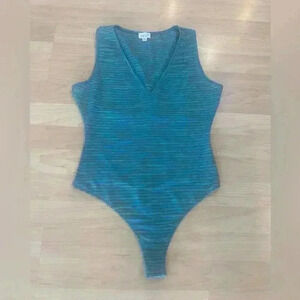 Le Lis Bodysuit NWOT size M. Super cute teal pattern 💗💗
